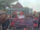 Gubernur tak punya nyali, Ratusan massa PP Talang Ubi Geruduk Kantor Gubernur Sumsel desak hentikan truk Batubara PT BSE