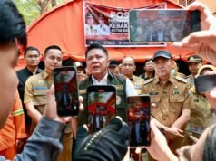 Turun ke Lahan Gambut yang Membara, Gubernur Herman Deru dan Wali Kota Ratu Dewa Perkuat Perang Melawan Karhutla di Kertapati