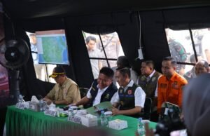 Darurat asap Palembang Ispu Tembus 302 Status Berbahaya, Menko Polkam Turun Gunung ke Posko Karhutla