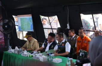 Darurat asap Palembang Ispu Tembus 302 Status Berbahaya, Menko Polkam Turun Gunung ke Posko Karhutla