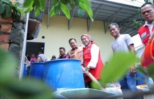 Kemarau Panjang, Sumur Warga Kering Dua Bulan, Pemkot Palembang dan PMI Salurkan Air Bersih di Sukamulya