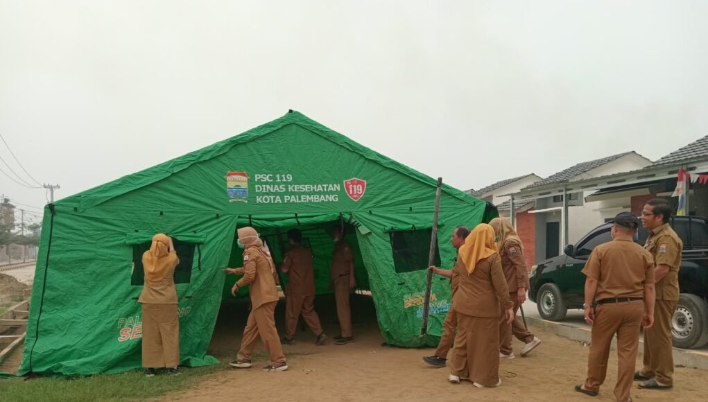 Palembang Diselimuti Kabut Asap, Pemkot Siagakan Posko Kesehatan 24 Jam di Lokasi Karhutla Talang Jambe